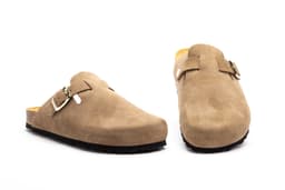 Zuecos Unisex Juliet Piel Serraje Taupe Piso Bio Hebilla Biocomfort ref. BC-7379